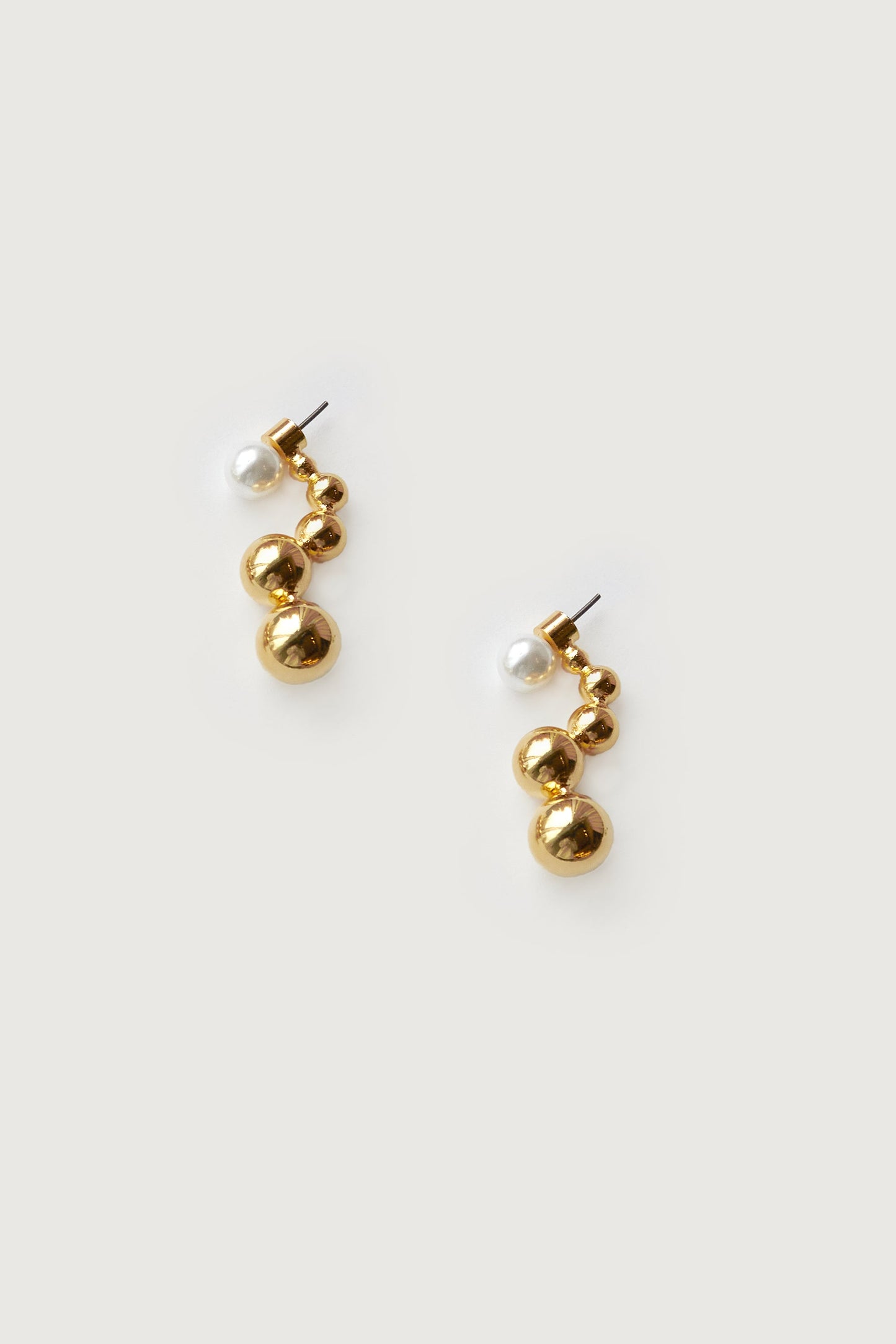 GOLD EARRINGS WITH PEARL DETAIL