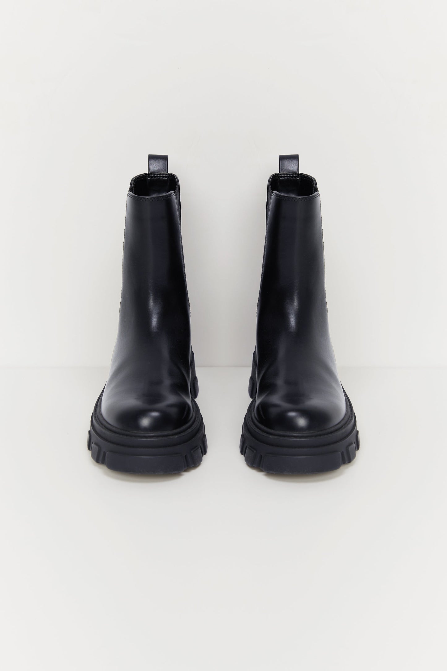 CHUNKY SOLE CHELSEA BOOT