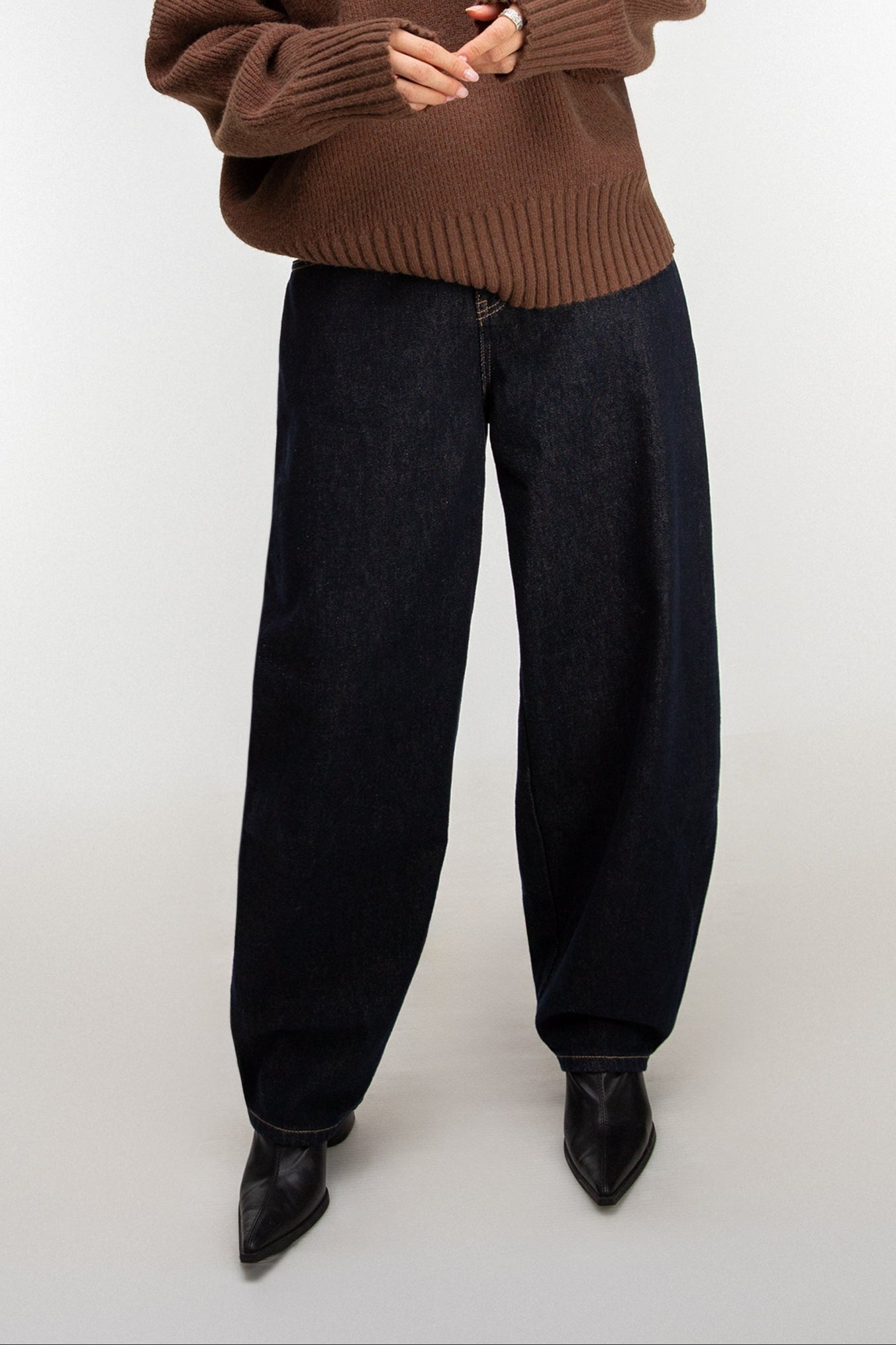 DARK WASH BARREL JEANS