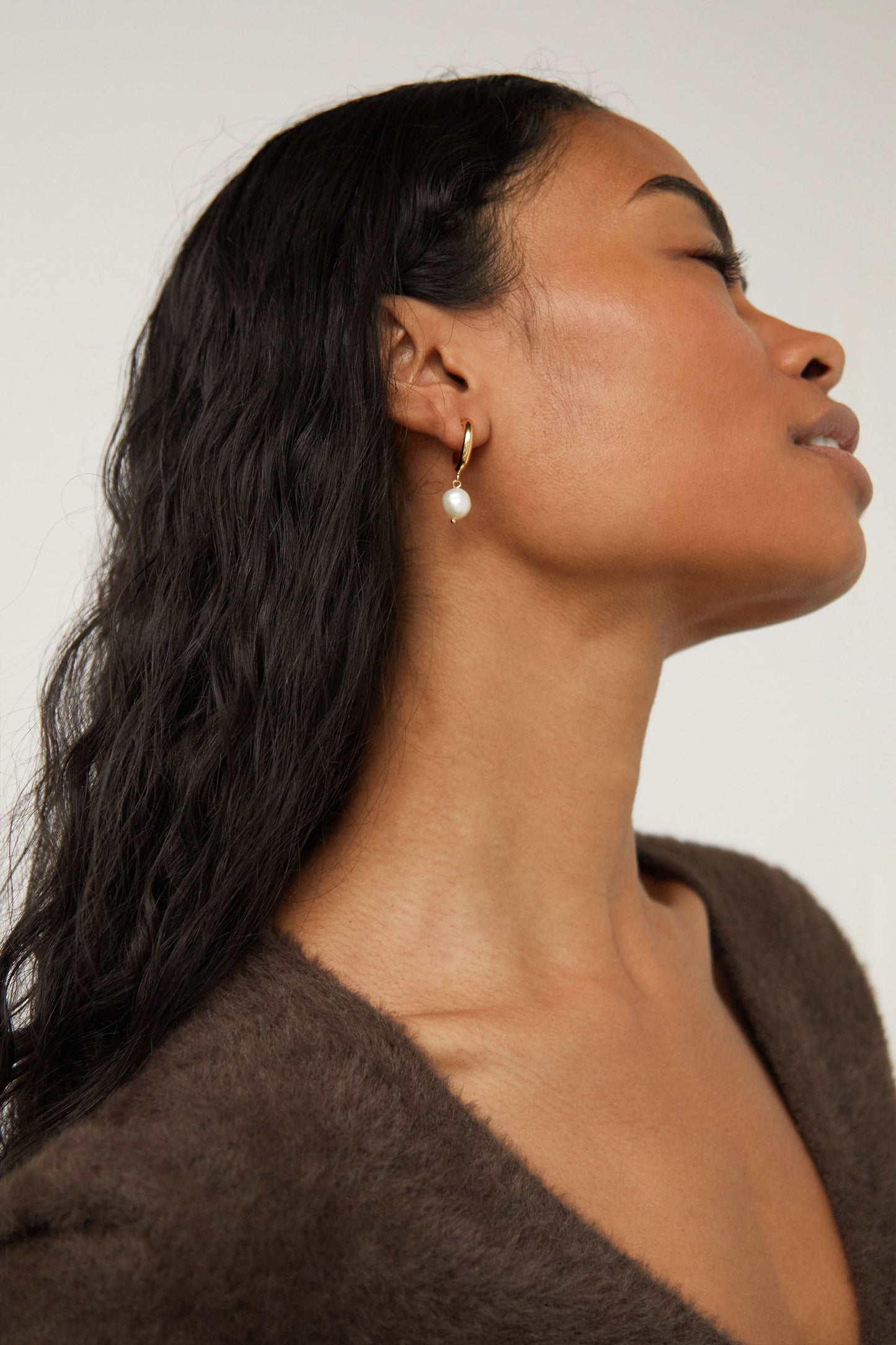 HOOP EARRING WITH PEARL