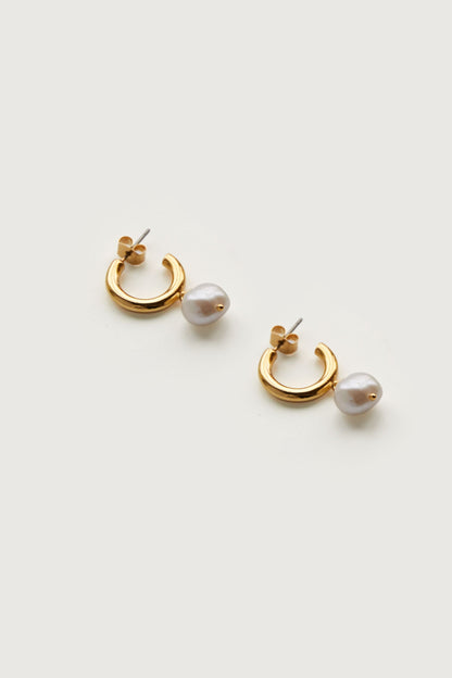 HOOP EARRING WITH PEARL