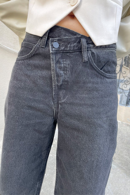 BLACK CROSSFRONT STRAIGHT LEG JEAN