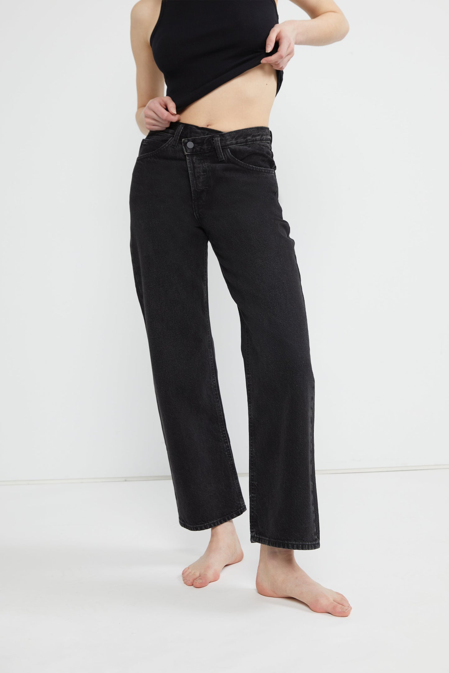 BLACK CROSSFRONT STRAIGHT LEG JEAN
