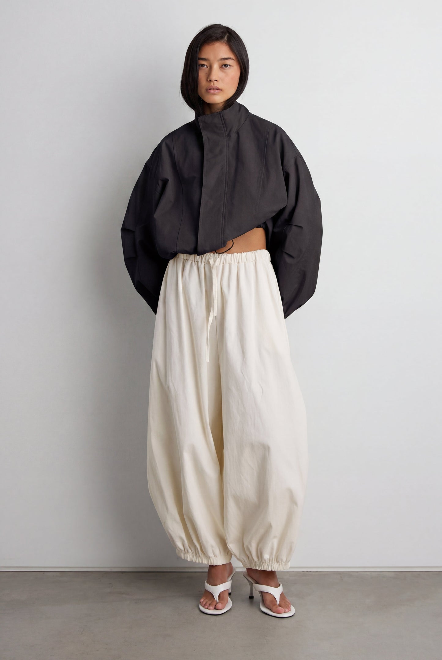 HIGH FUNNEL NECK CROPPED DRAWSTRING JACKET