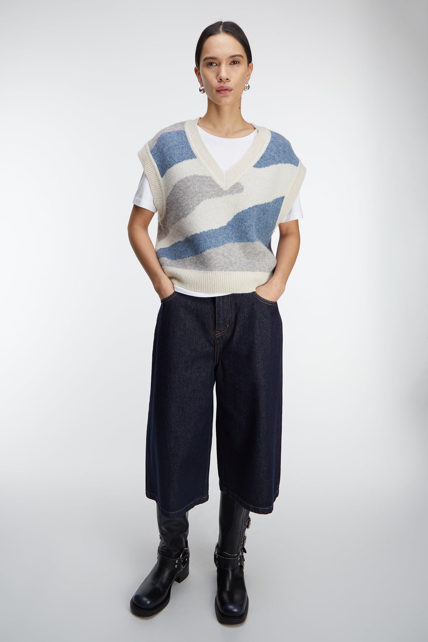 INTARSIA KNIT SWEATER VEST