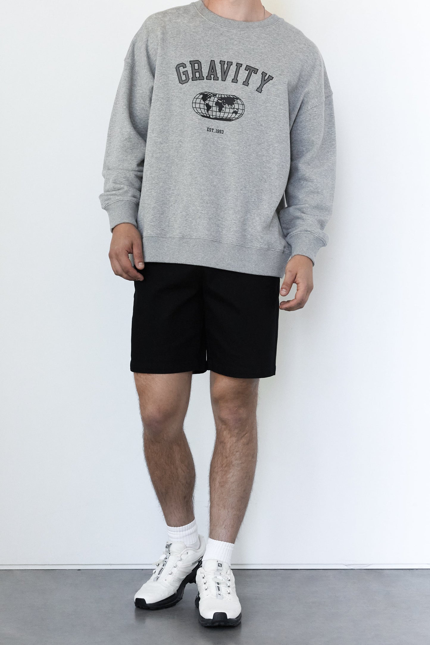 GRAPHIC SWEATSHIRT