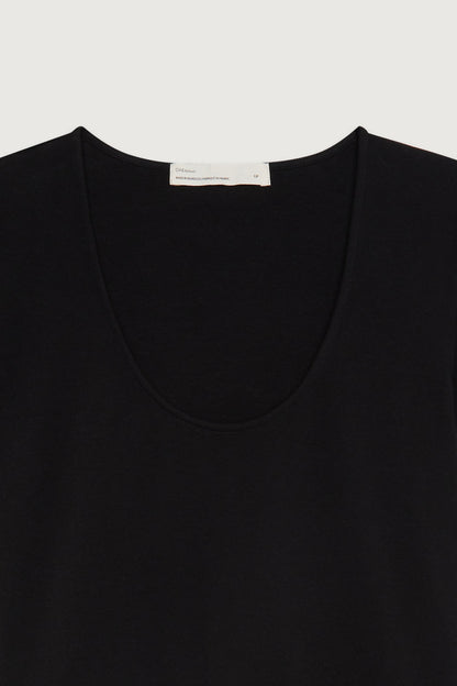 FITTED SCOOP NECK TEE