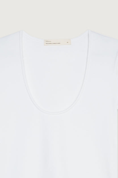 FITTED SCOOP NECK TEE