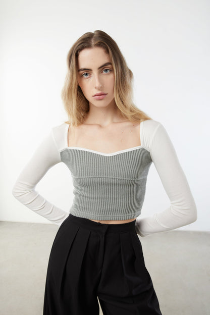 CONTRAST SLEEVE SWEETHEART NECK TOP
