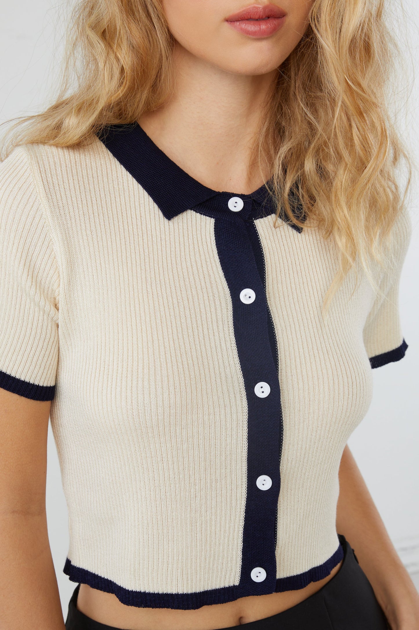COLLARED KNIT TOP WITH CONTRAST TRIMS