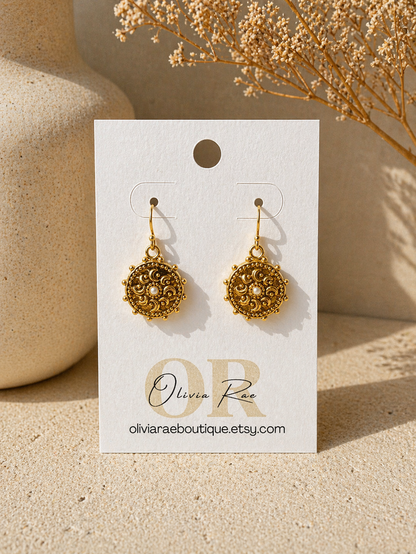 Crescent Moon Dangle earring